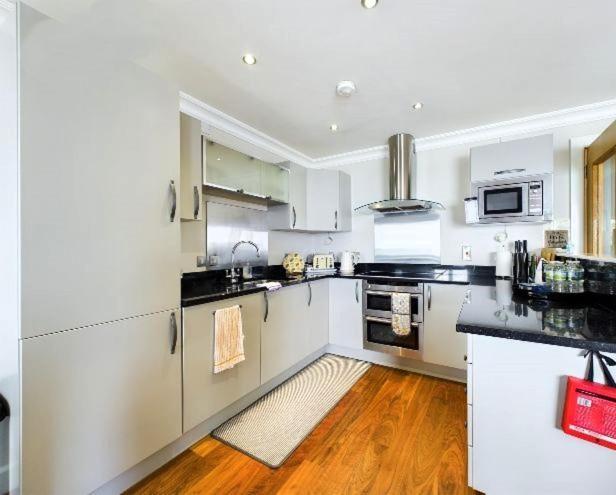 Cosy 3 Bedroom Apartment In Central Portrush With Sea Views Exteriör bild