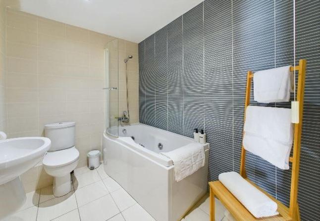 Cosy 3 Bedroom Apartment In Central Portrush With Sea Views Exteriör bild